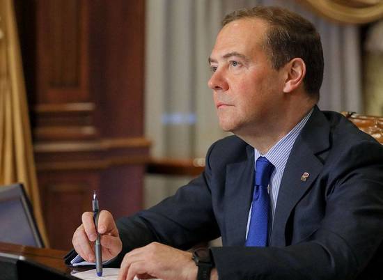 Дмитрий Медведев провёл дистанционный приём граждан